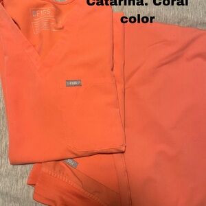 Figs Coral Scrub Ensemble